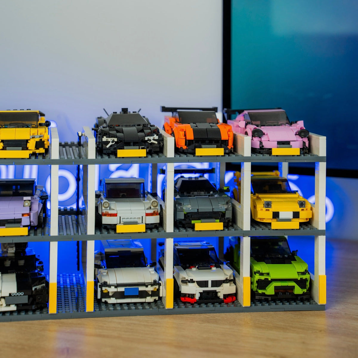 Collector's Display for 18 Build2kit®